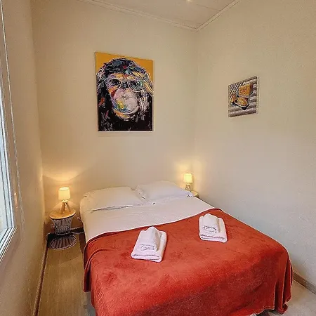 Apartment Henri Camille Real Estate - Florida - 2 Bedrooms Close Center